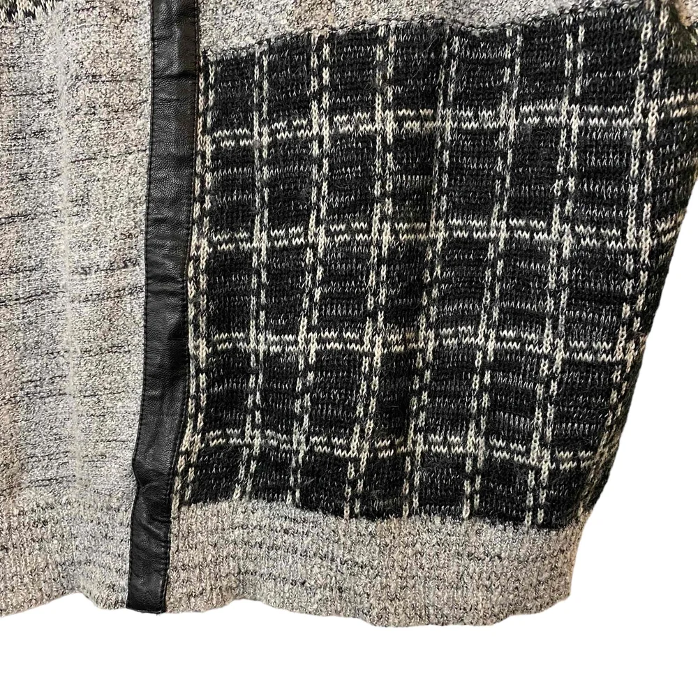 Curio New York Womens Black Gray Patchwork Poncho Style Sweater‎ Size M